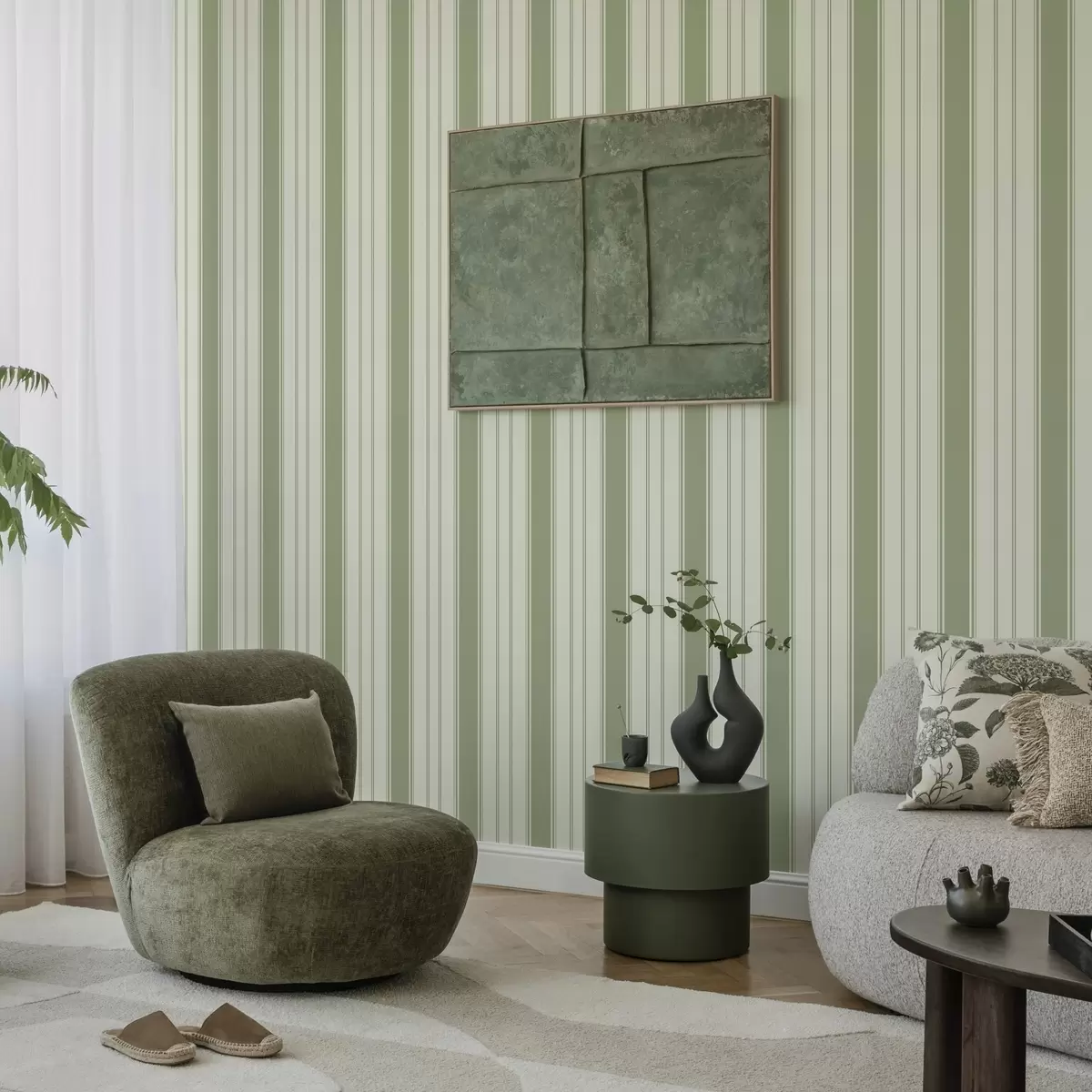 Papel pintado Fondo crema con rayas verticales verdes uniformes a00560