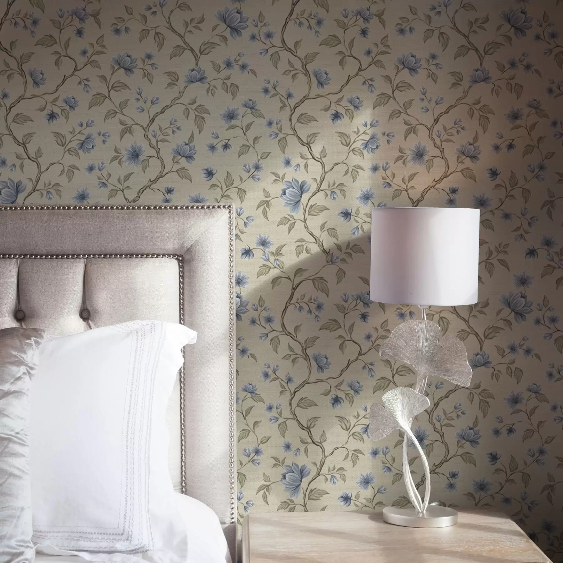 murales de pared Ramas con flores azules sobre fondo beige lino a00590