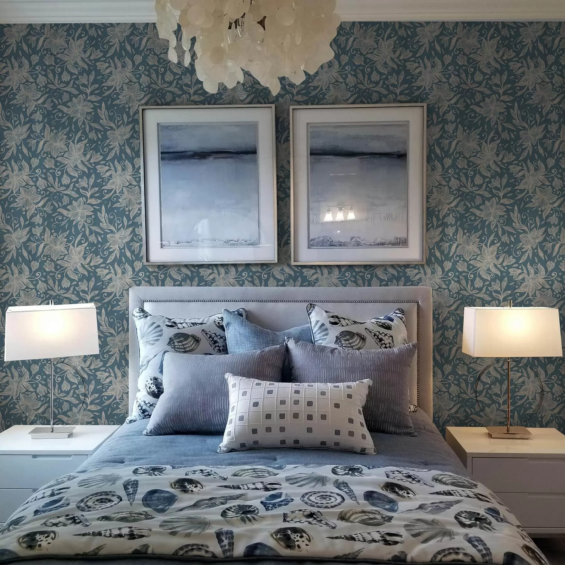 murales de pared Flores lineales color crema sobre fondo azul, delicados arabescos a00630