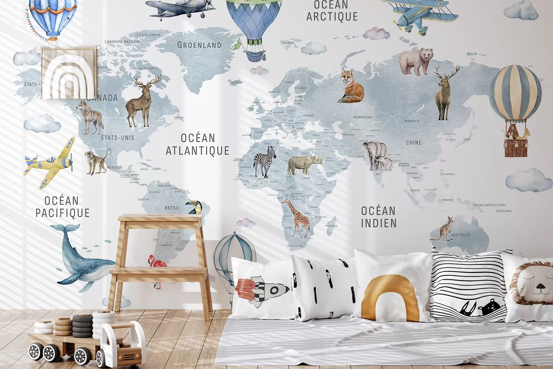 murales de pared Mapa de estilo acuarela para niños con animales y globos aerostáticos. Idioma francés. Color azul. c00001frv1
