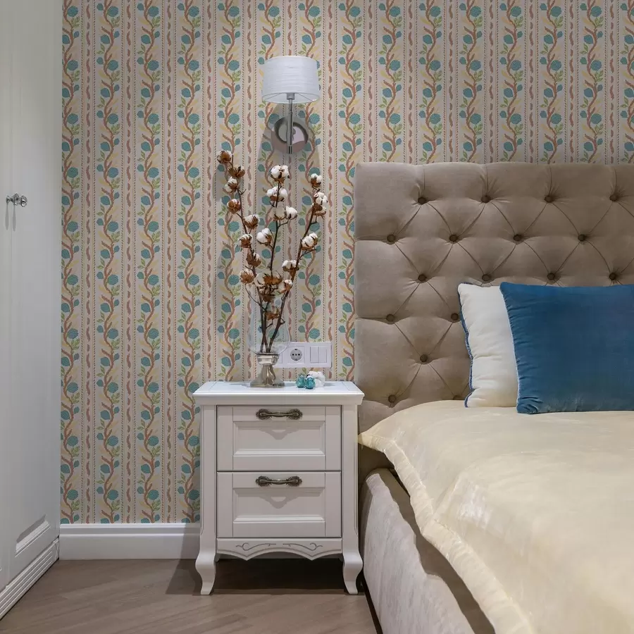 murales de pared Rayas verticales con flores azules sobre un fondo cálido a00816v3