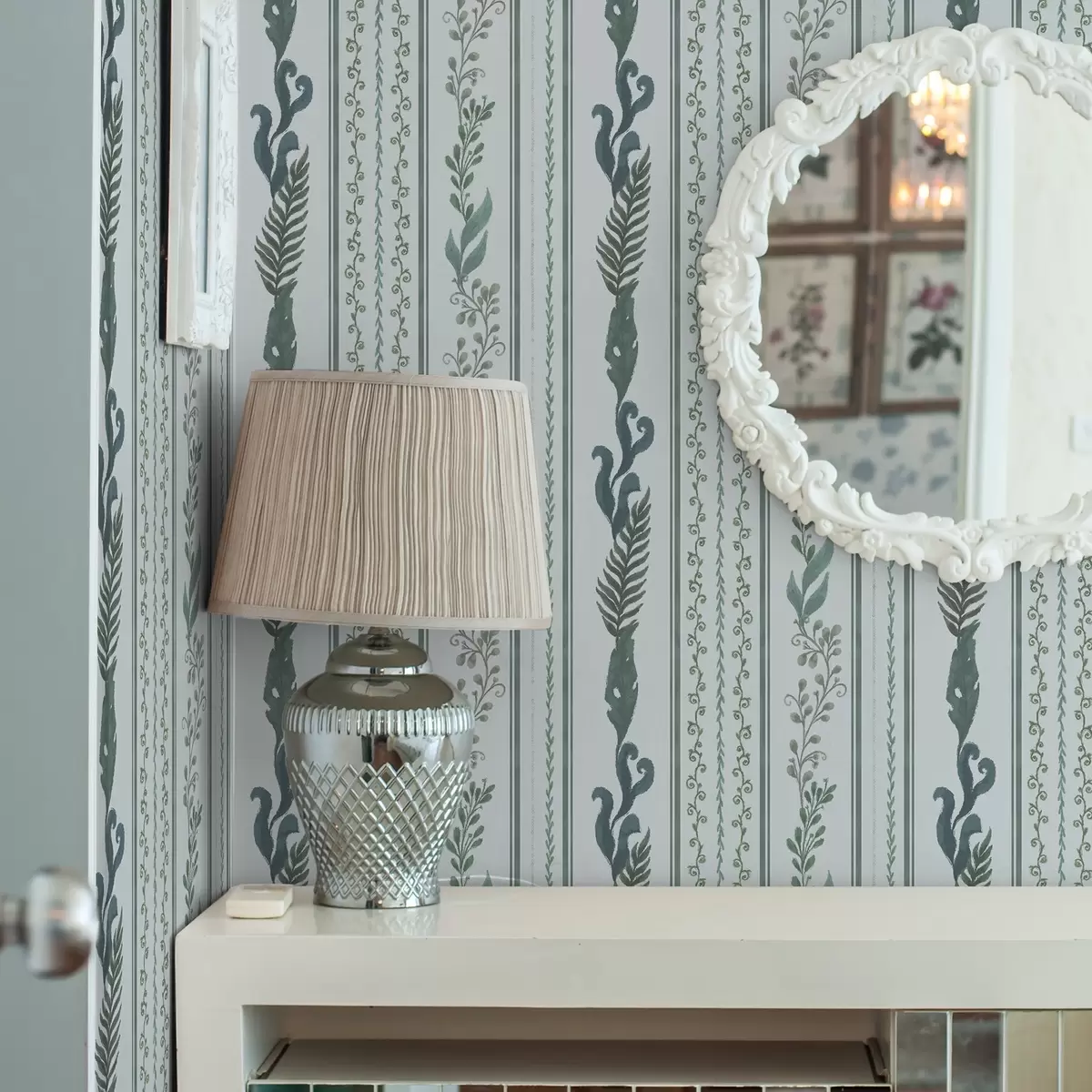 Papel pintado Rayas con ramificaciones y rizos en azul claro frío a00823v1