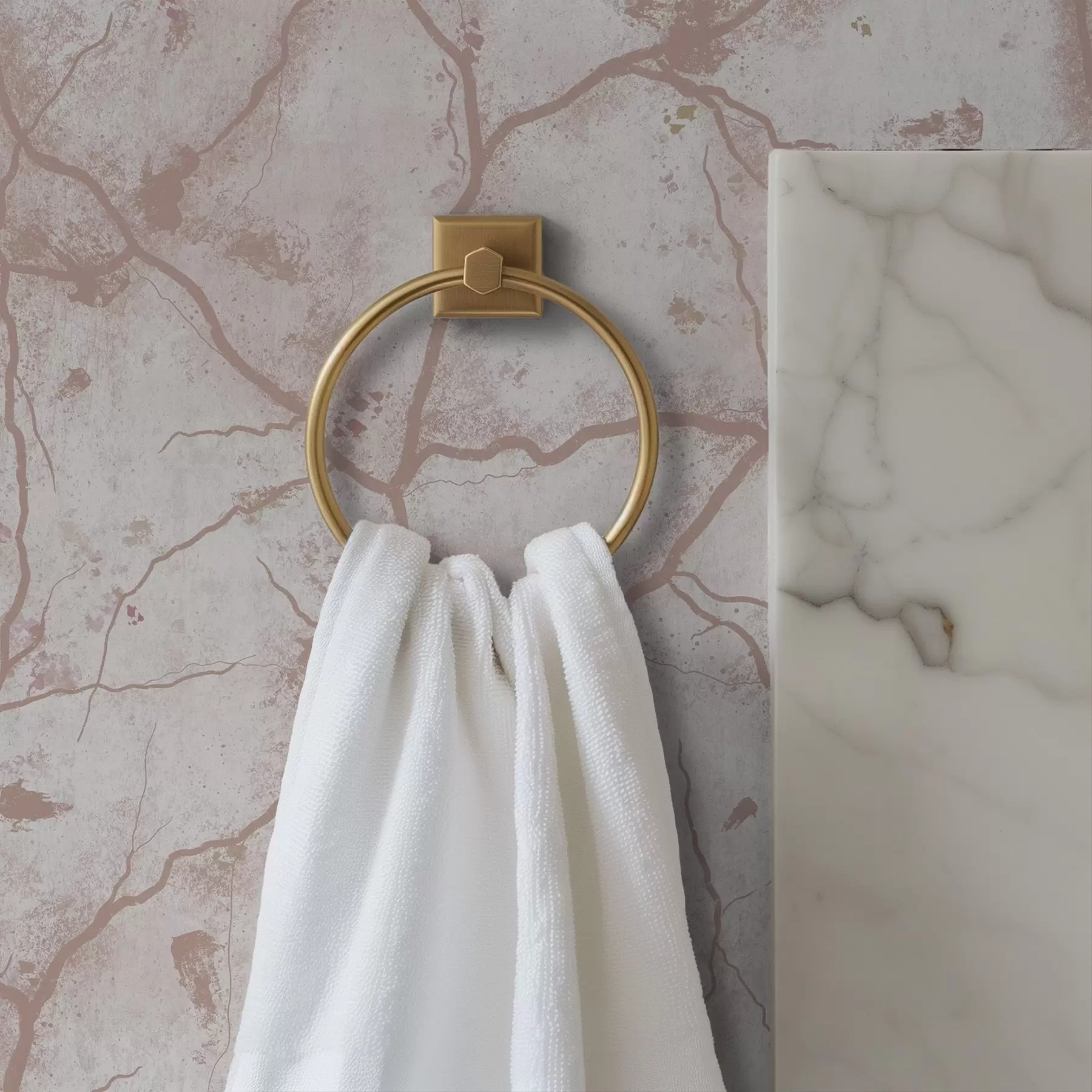 murales de pared Hormigón ligero con un encaje de grietas y manchas rosadas a00987