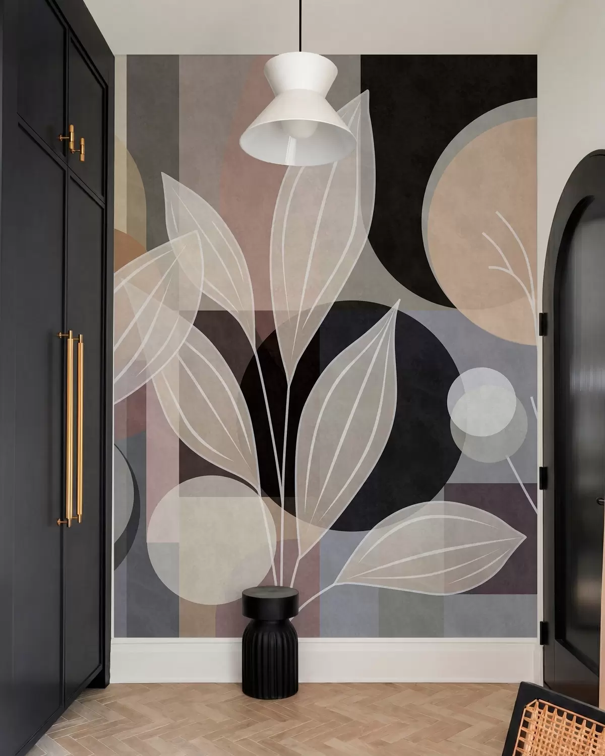 murales de pared hojas estilizadas sobre un fondo geométrico en tonos beige y colores oscuros w05987